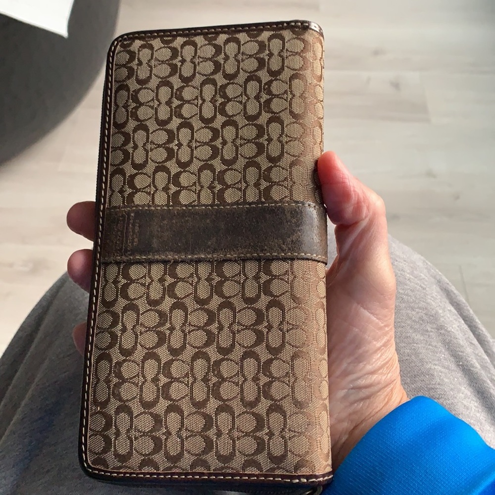 COACH ZIP AROUND WALLET - Picture 3 of 8